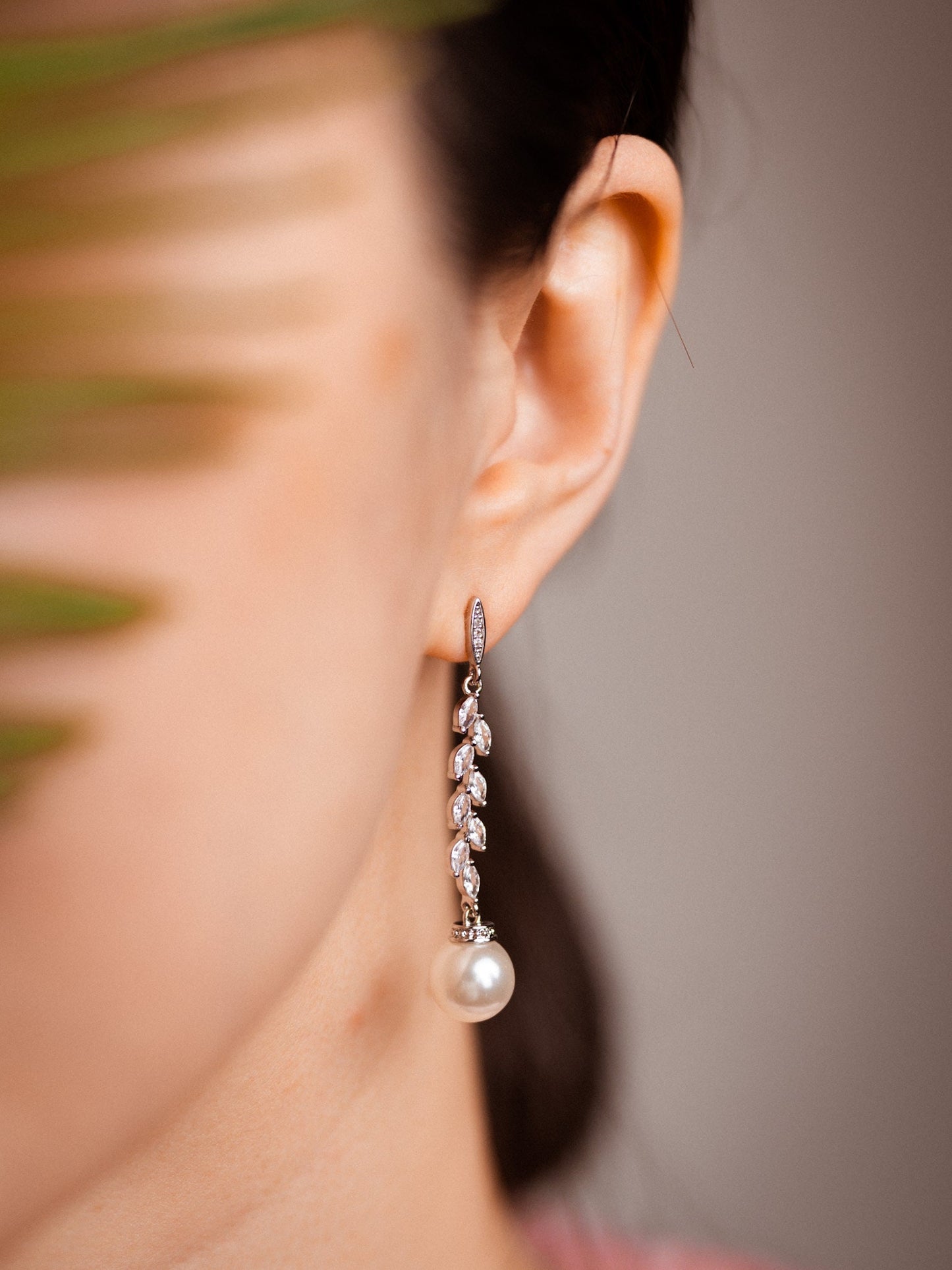 Pearl earrings wedding, Pearl Earrings Drop, Pearl Earrings Dangle, Leaf Pearl earrings Rose gold Silver, Pearl Earrings for Bridesmaids