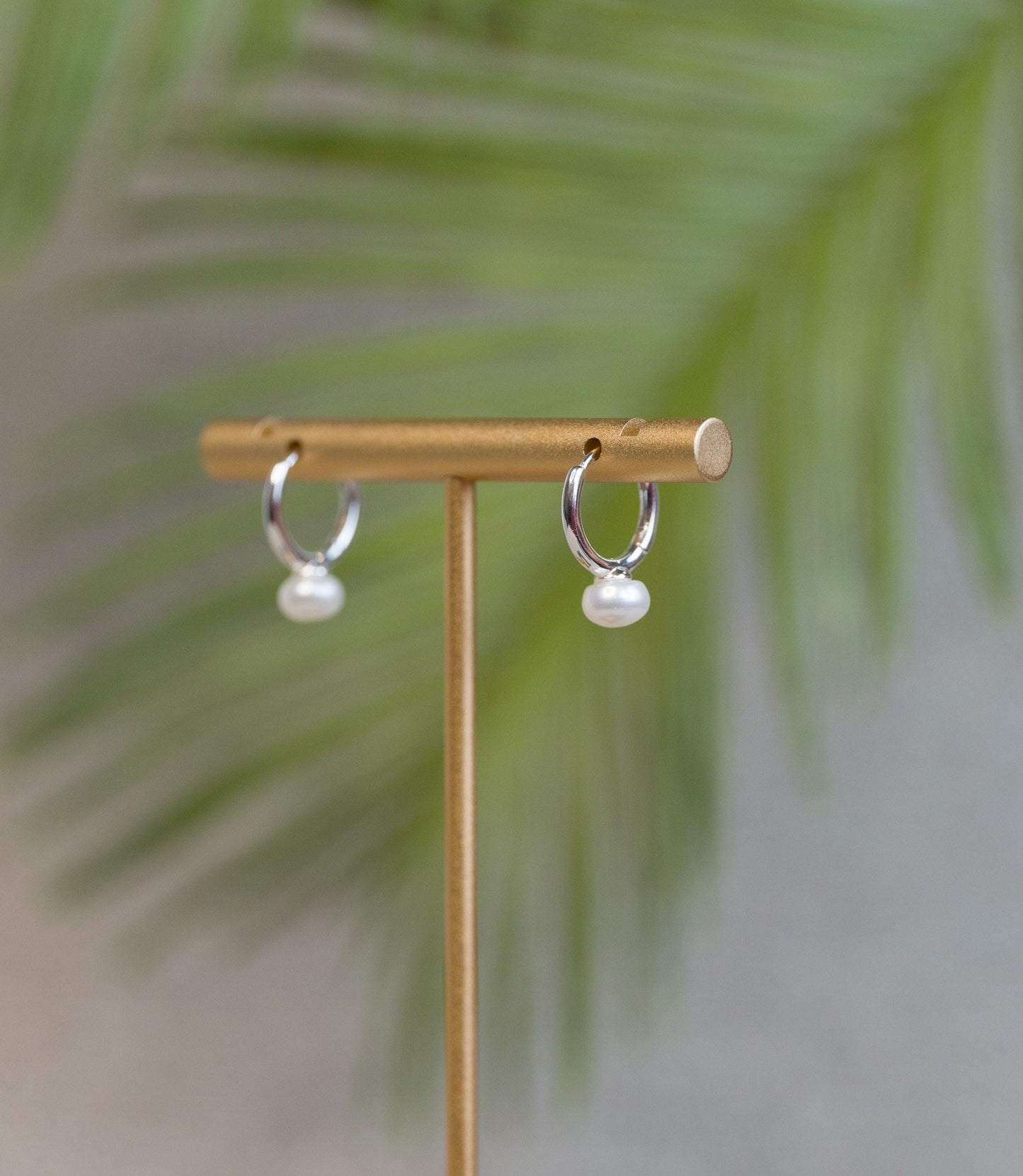 Natural freshwater pearl drop huggie