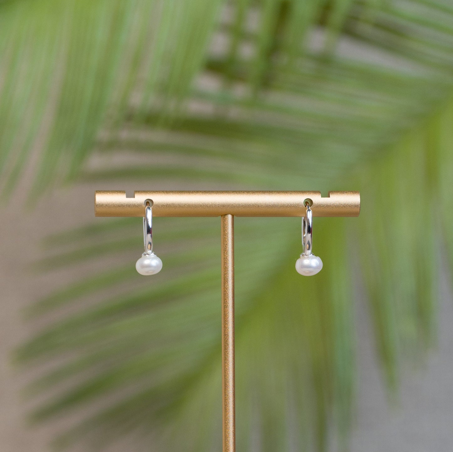 Natural freshwater pearl drop huggie