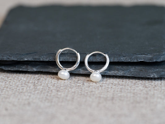 Natural freshwater pearl drop huggie