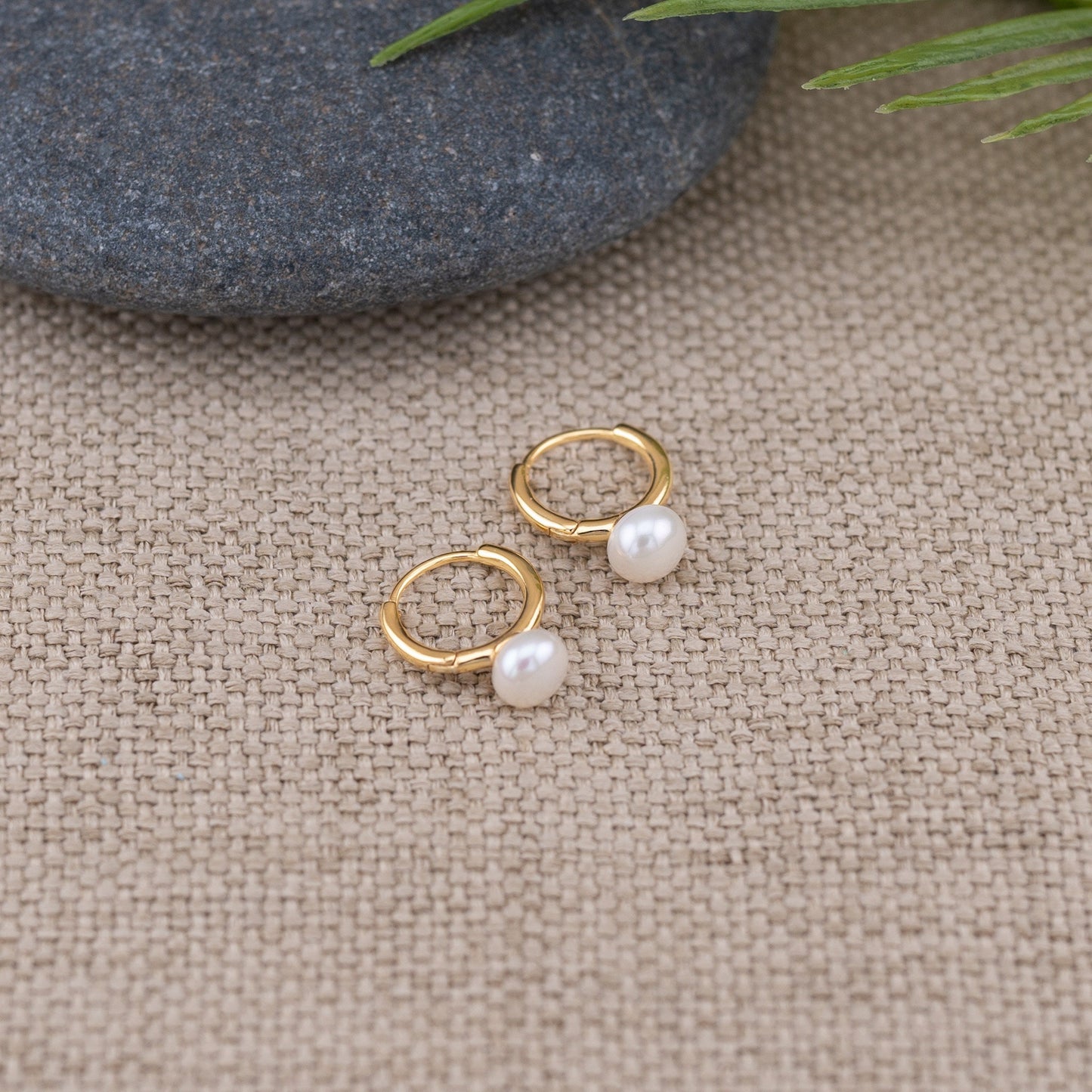 Natural freshwater pearl drop huggie