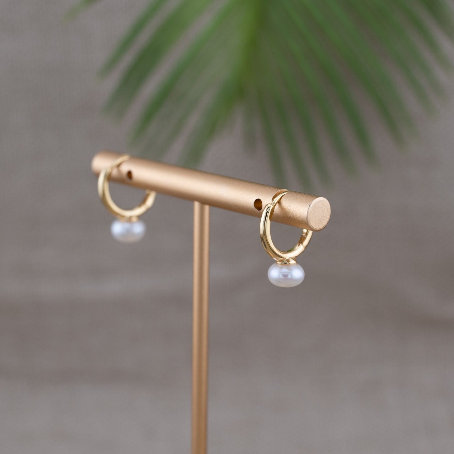 Natural freshwater pearl drop huggie