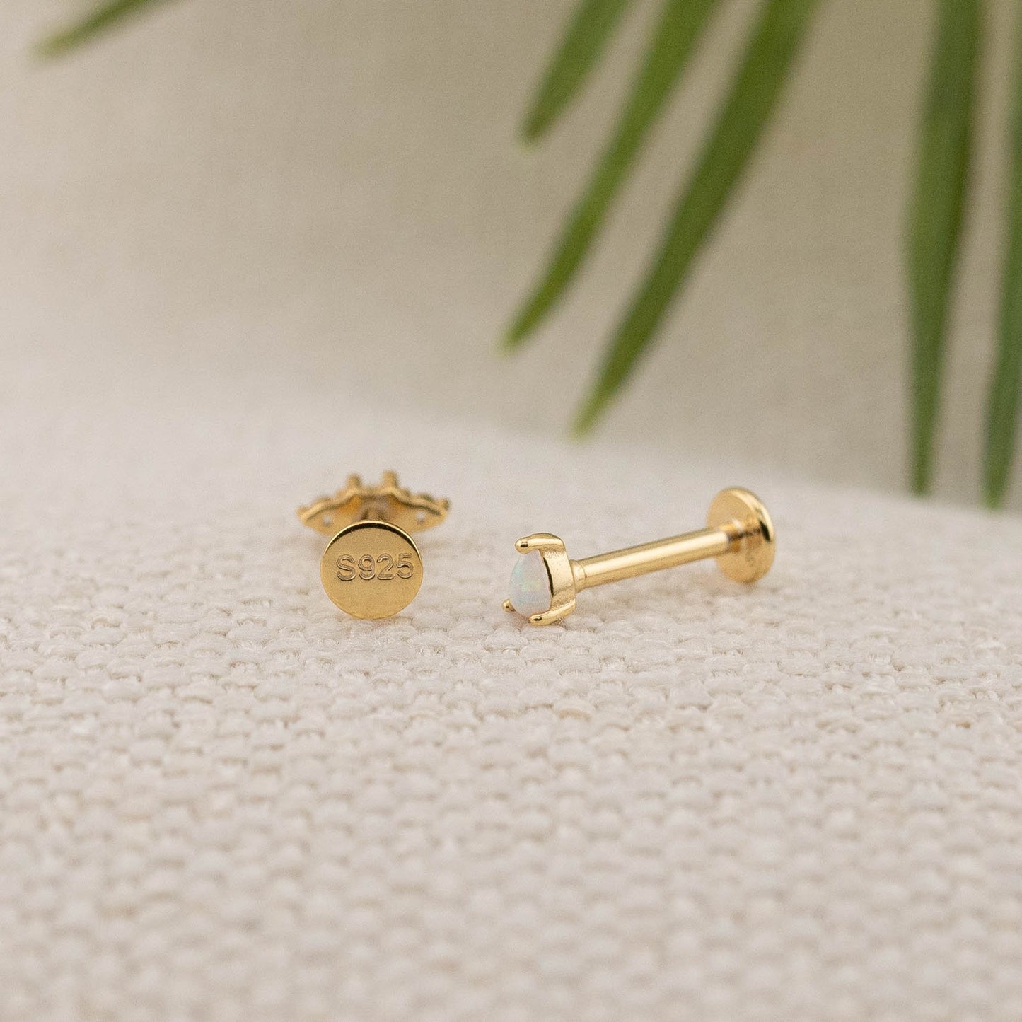 Fire opal flat back studs sterling silver / 18 K Gold