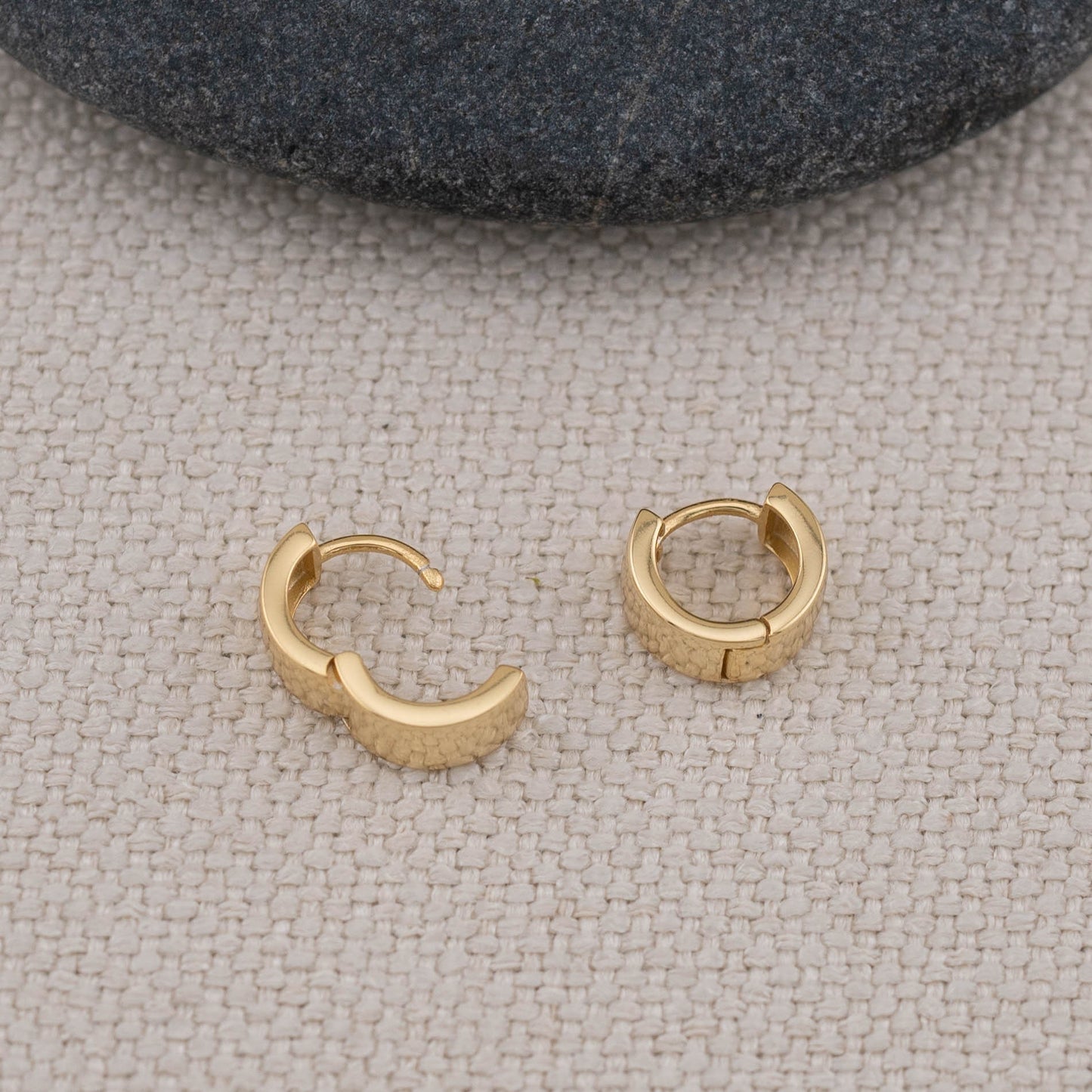 Minimalistic thick chunky huggie hoop