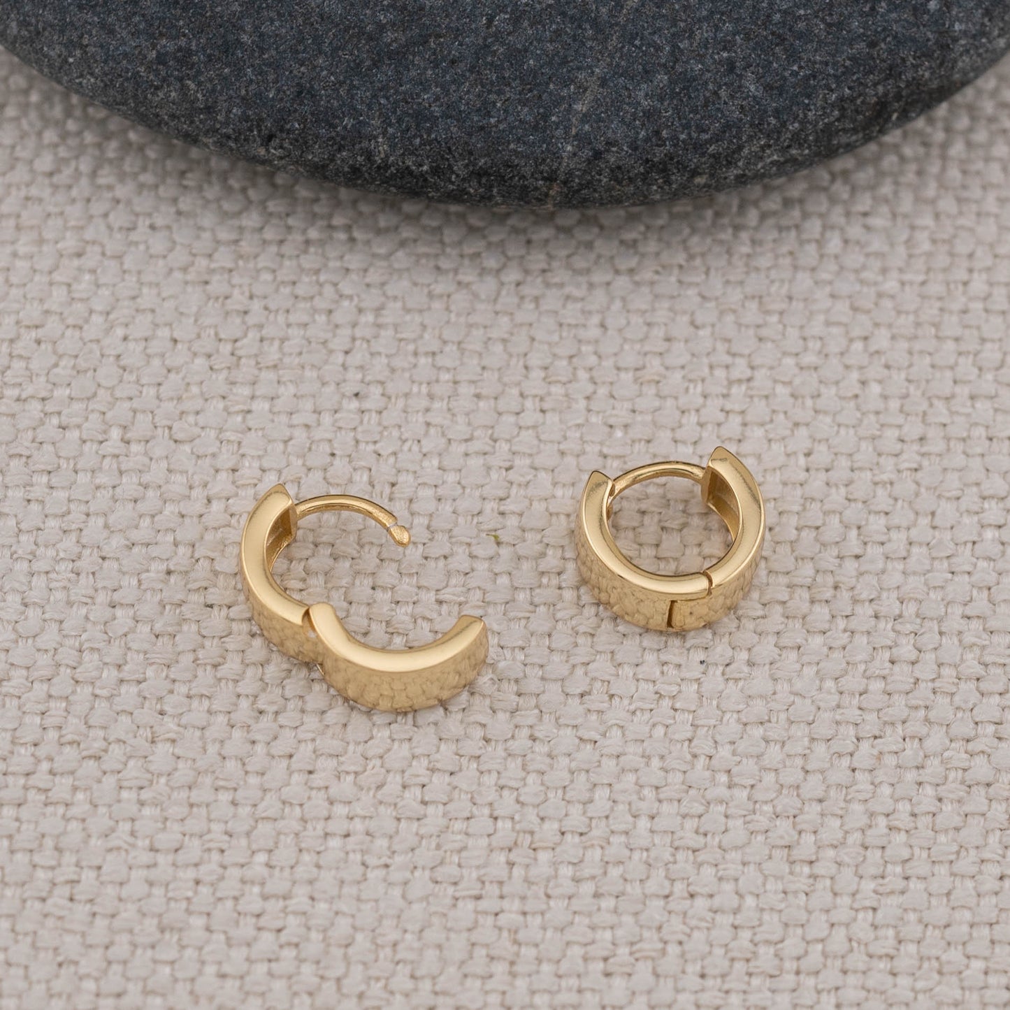 Minimalistic gold thick chunky huggie hoop