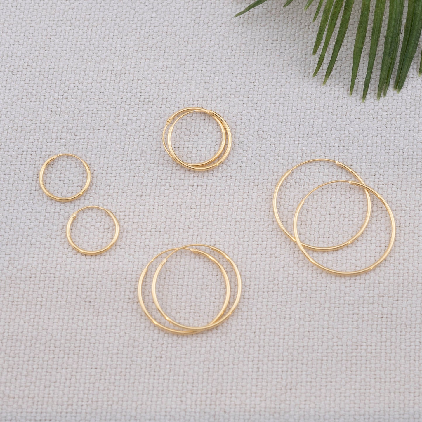Thin wire gold hoop earrings set