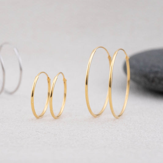 Thin wire gold hoop earrings set