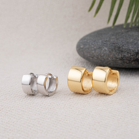 Minimalistic thick small huggie hoop