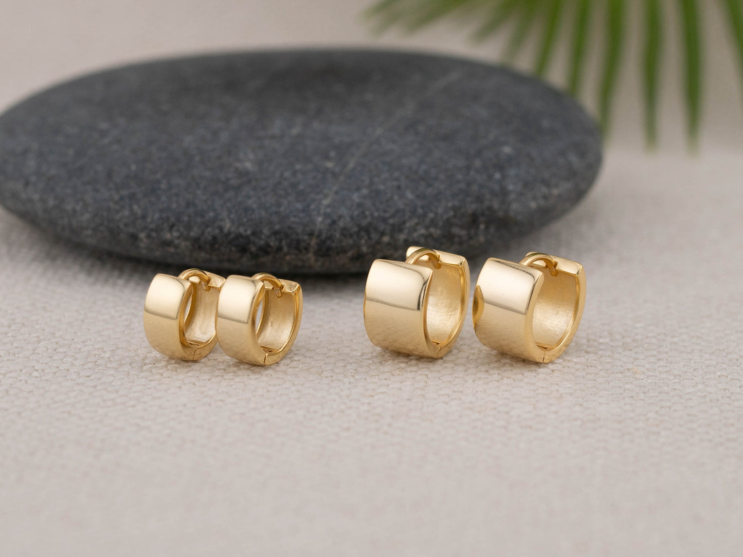 Minimalistic thick small huggie hoop