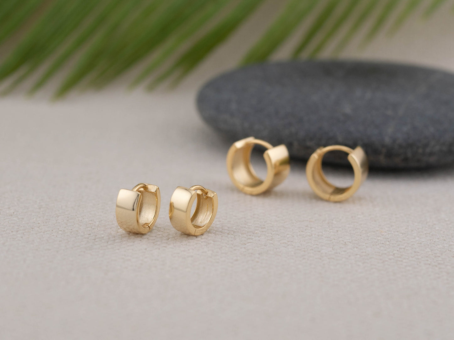 Minimalistic thick small huggie hoop