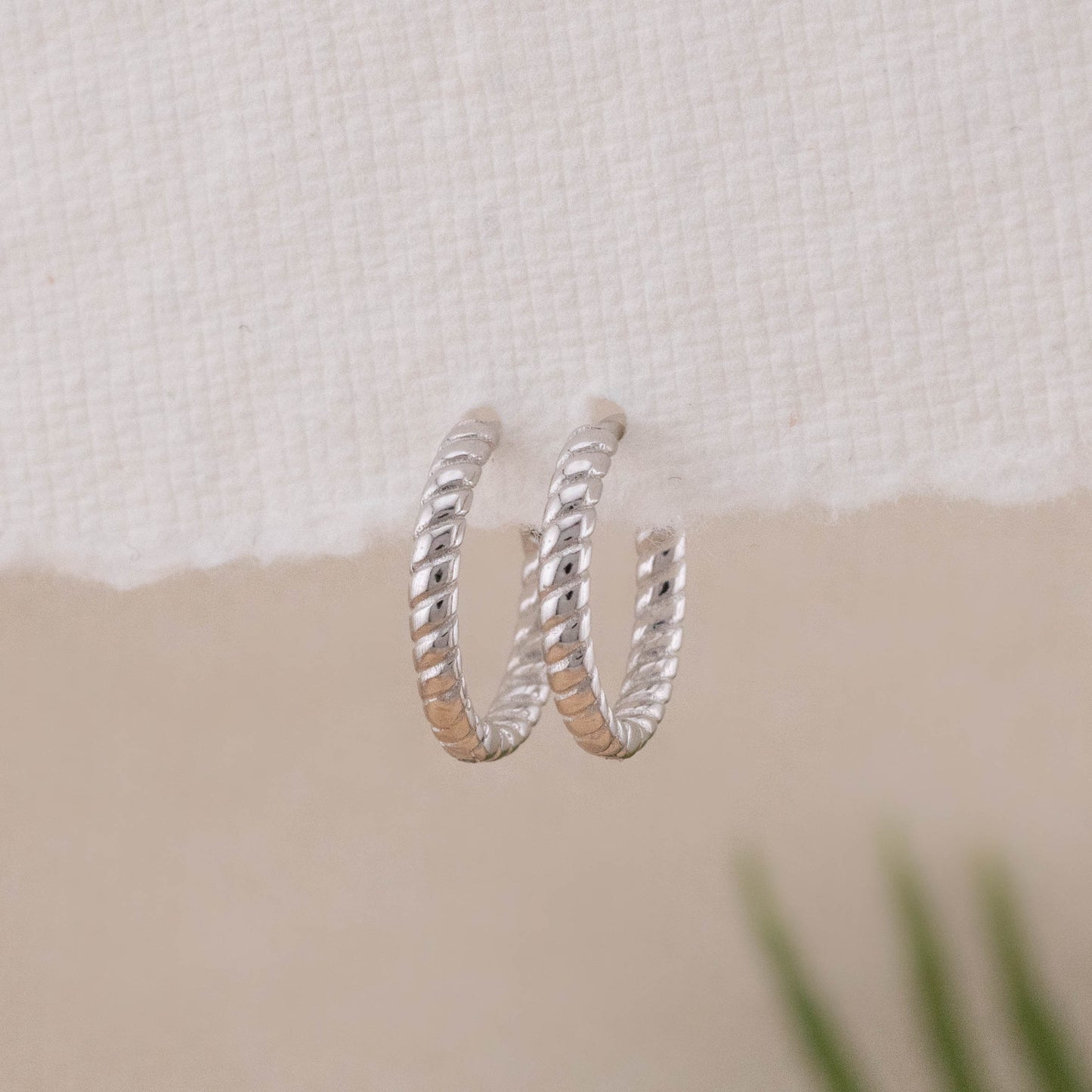 Twisted small hoop earrings