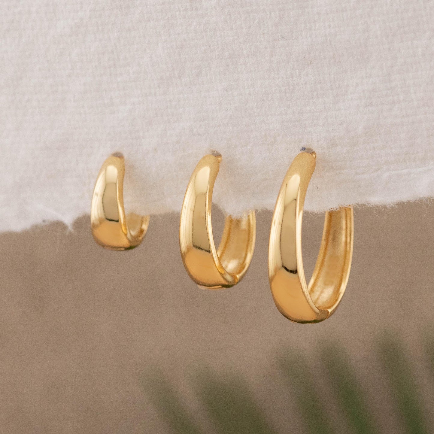 Teardrop clicker silver hoop earrings set