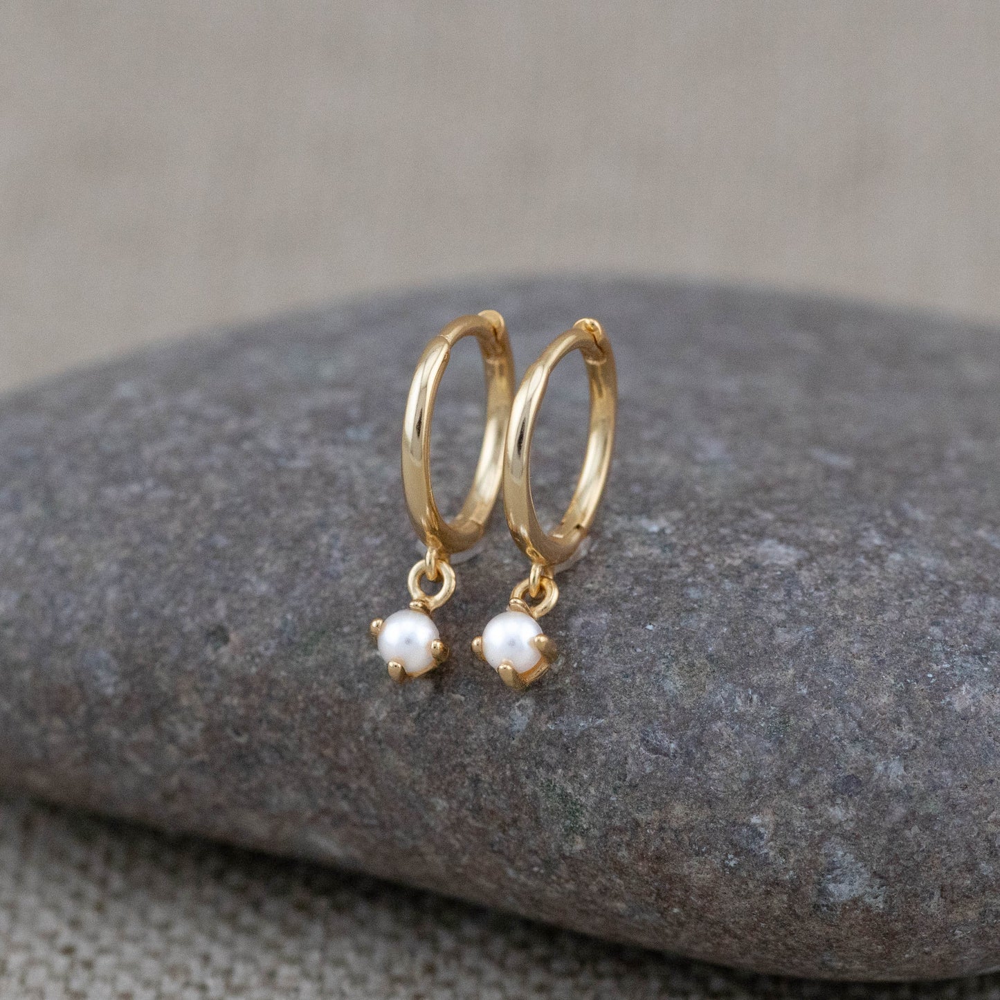 Pearl huggy earrings gift set