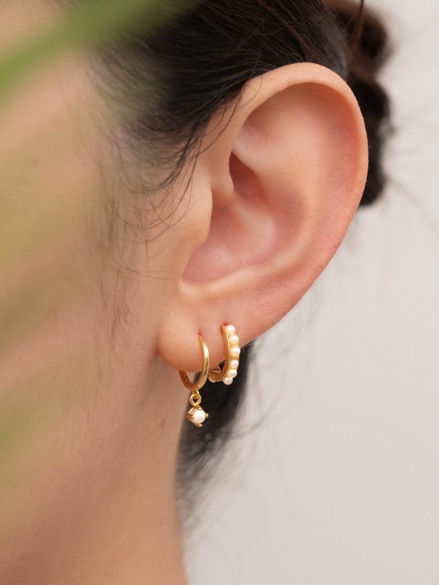 Pearl huggy earrings gift set