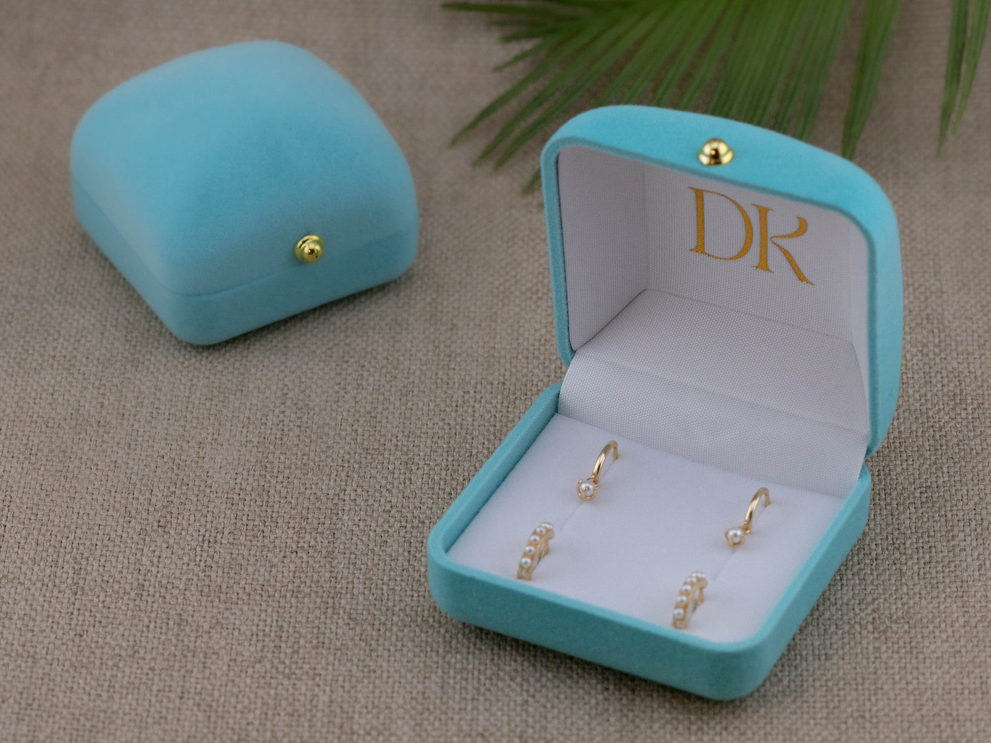 Pearl huggy earrings gift set