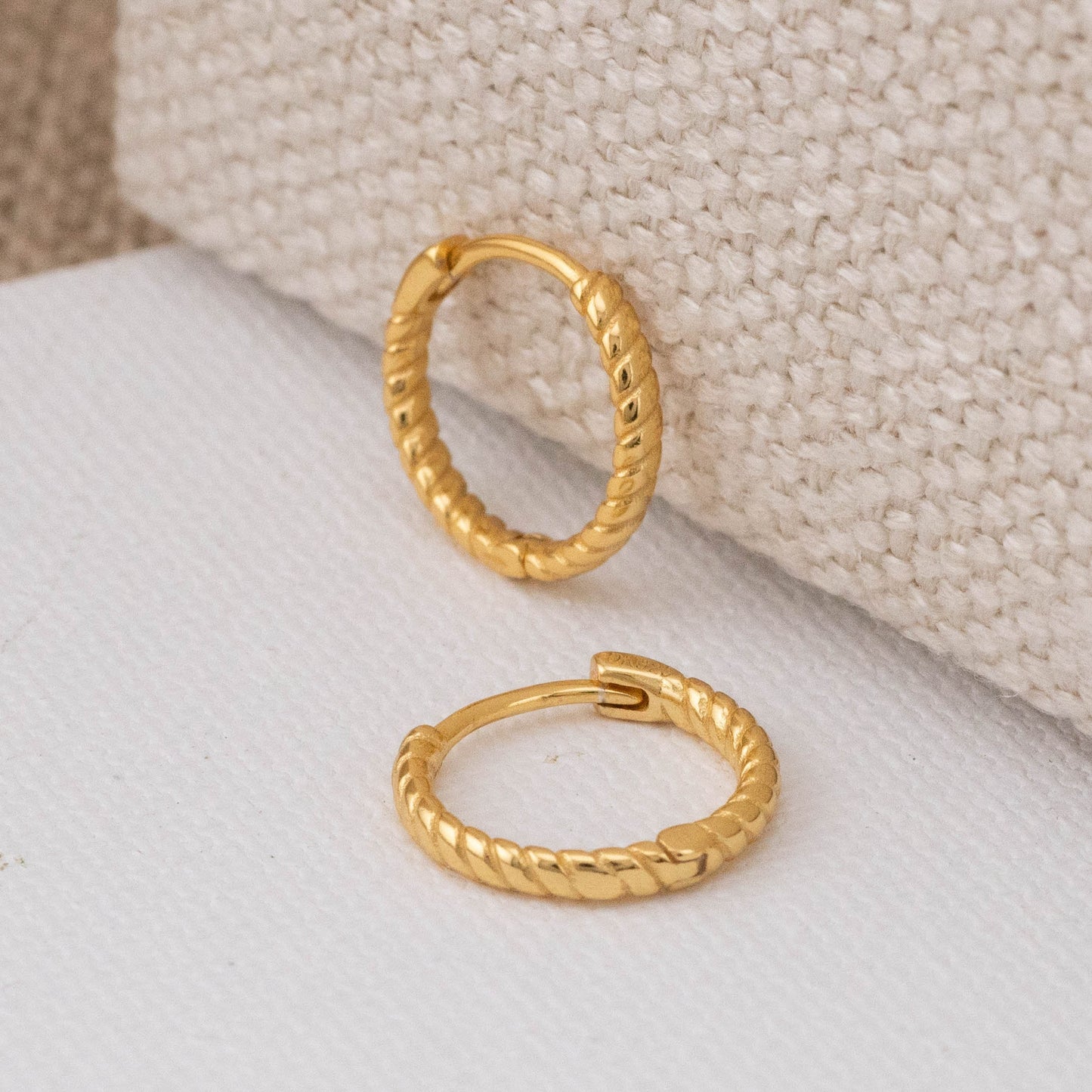 Twisted small hoop earrings