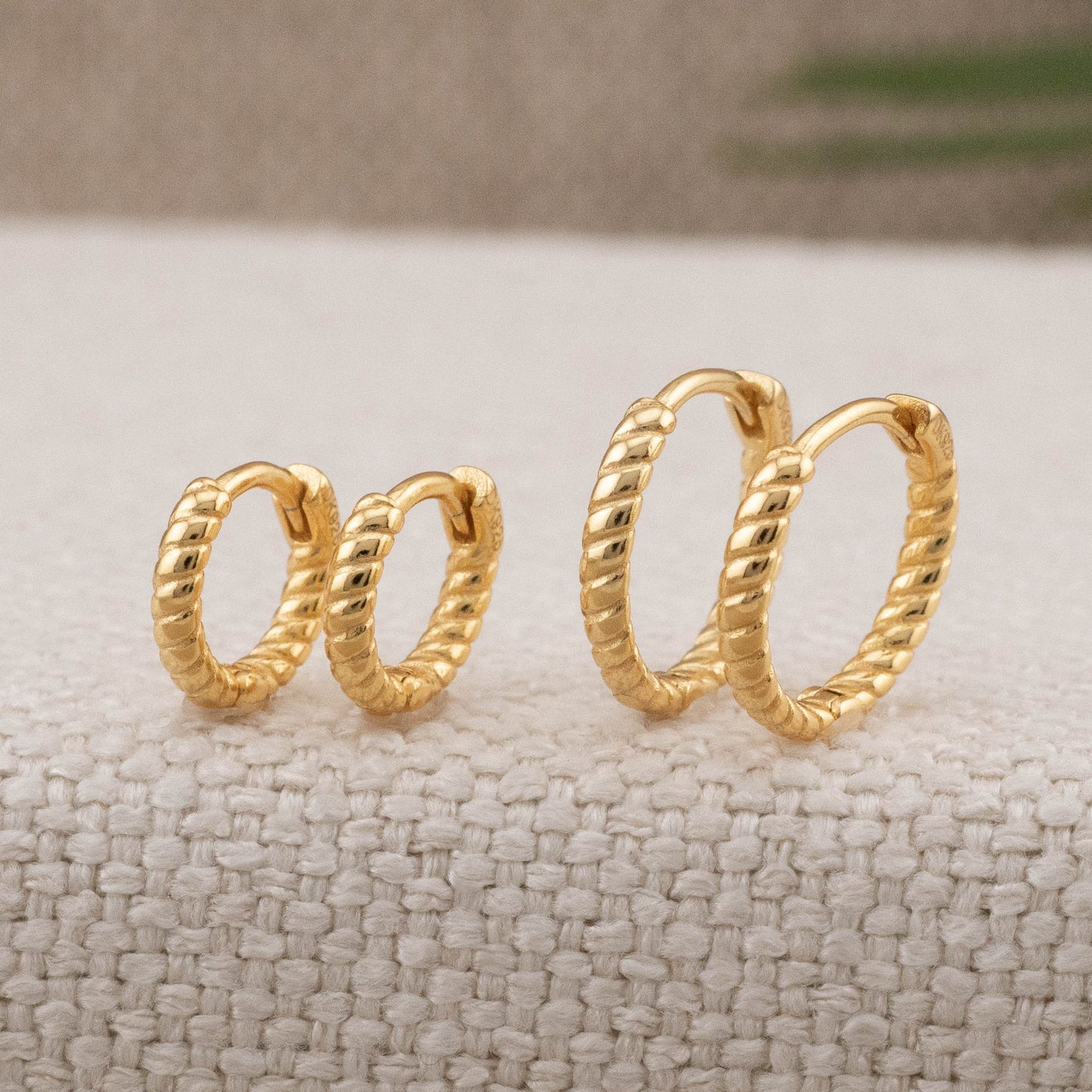 Twisted small hoop earrings