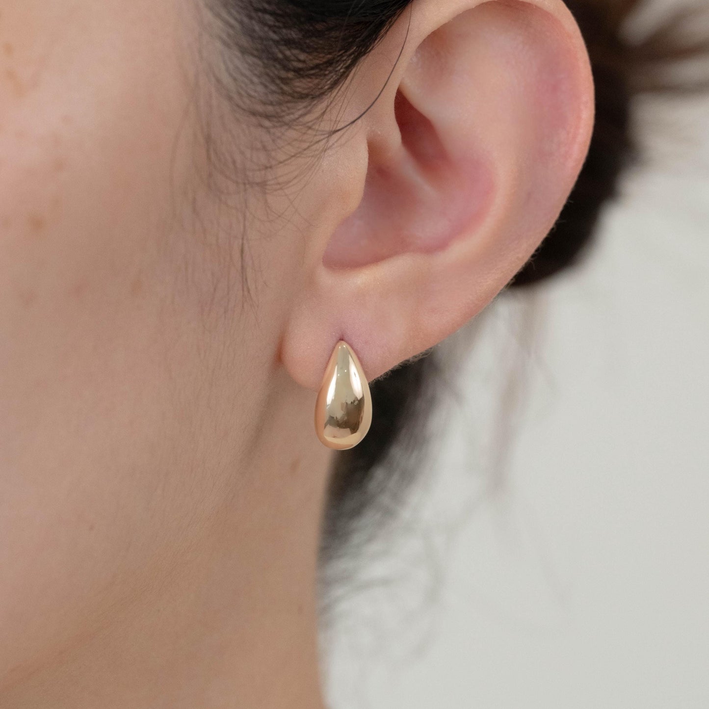 Gold tear drop hook earrings, chunky 14K gold filled minimal everyday earrings, best gift for friend under 30, lightweight tarnish free